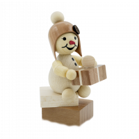 Schneemädchen „mit Geschenk“ sitzend Schneemädchen „mit Geschenk“ sitzend